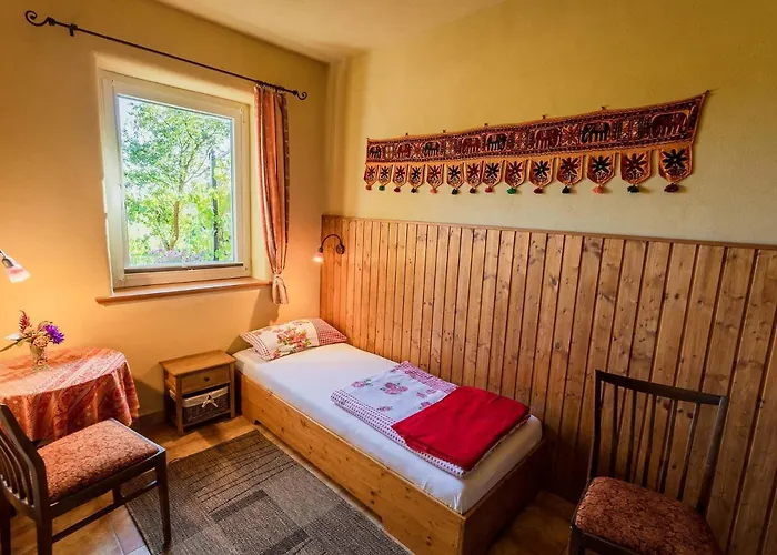 Schulgartenhaus Nyaraló *