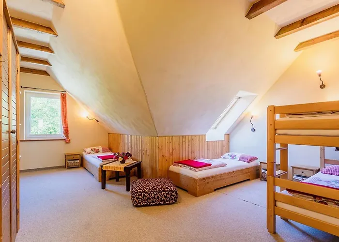 Schulgartenhaus Nyaraló *